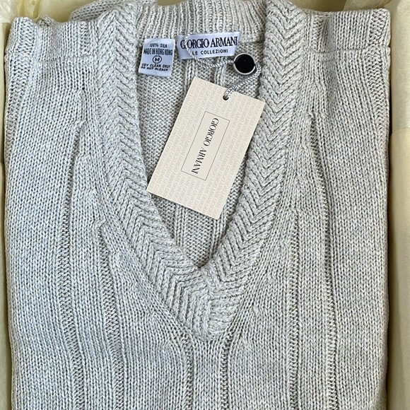GOORGIO ARMANI V-NECK SILK SWEATER - Picture 1 of 9